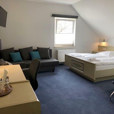 Hotel Zum Neuen Schwan Walluf Esterno foto