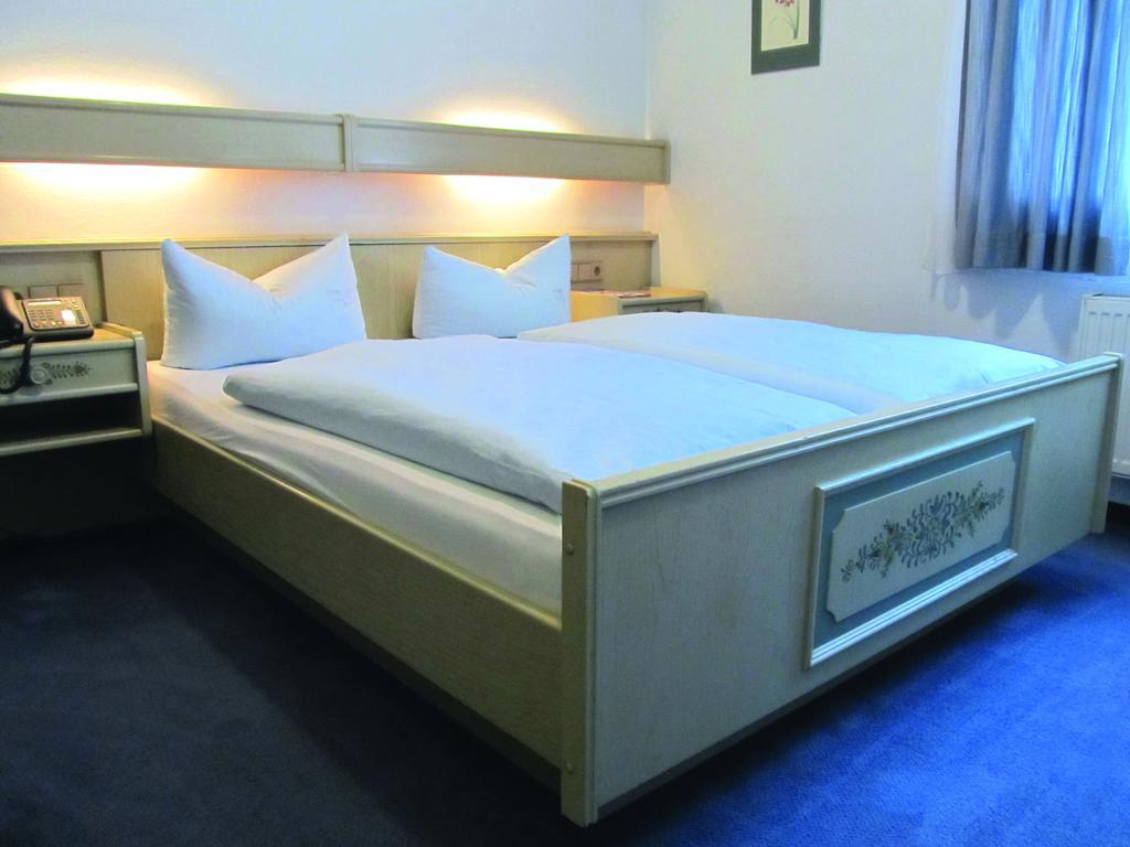 Hotel Zum Neuen Schwan Walluf Esterno foto