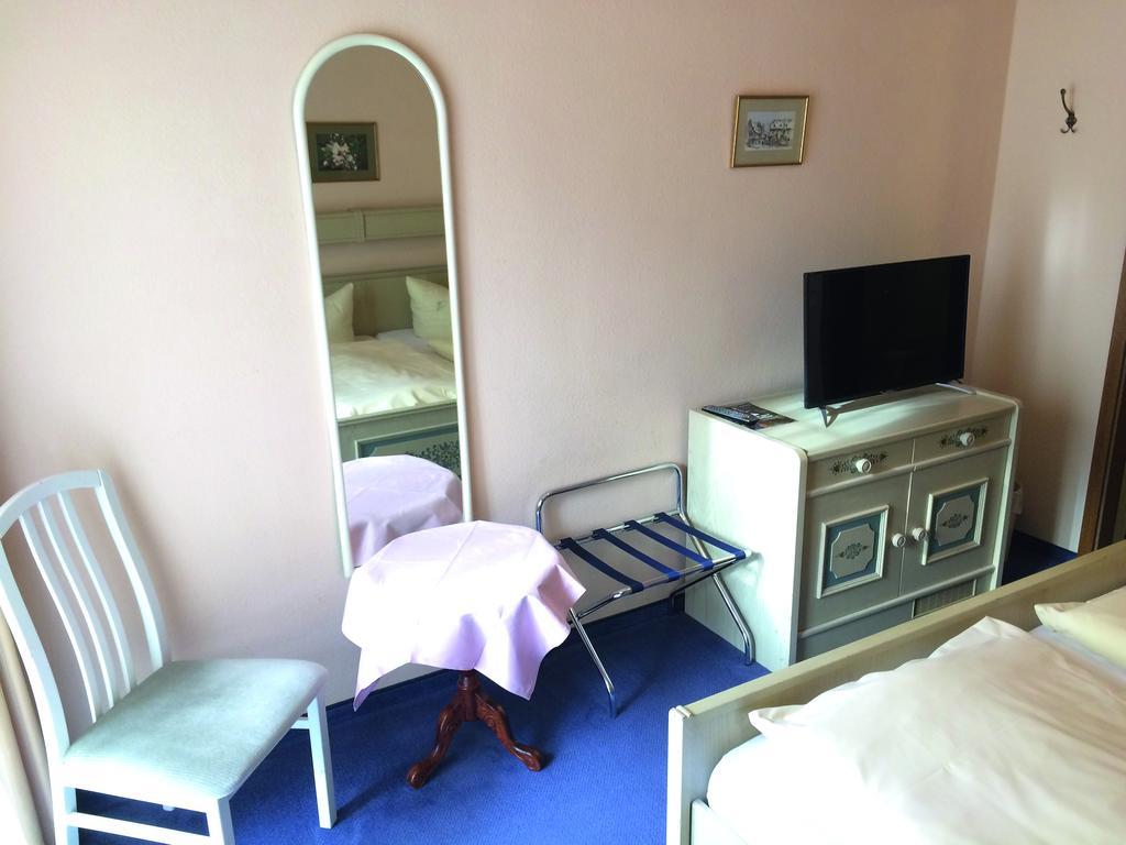 Hotel Zum Neuen Schwan Walluf Esterno foto