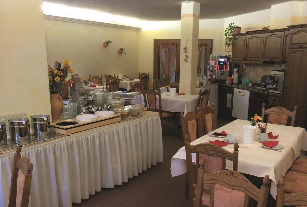 Hotel Zum Neuen Schwan Walluf Esterno foto