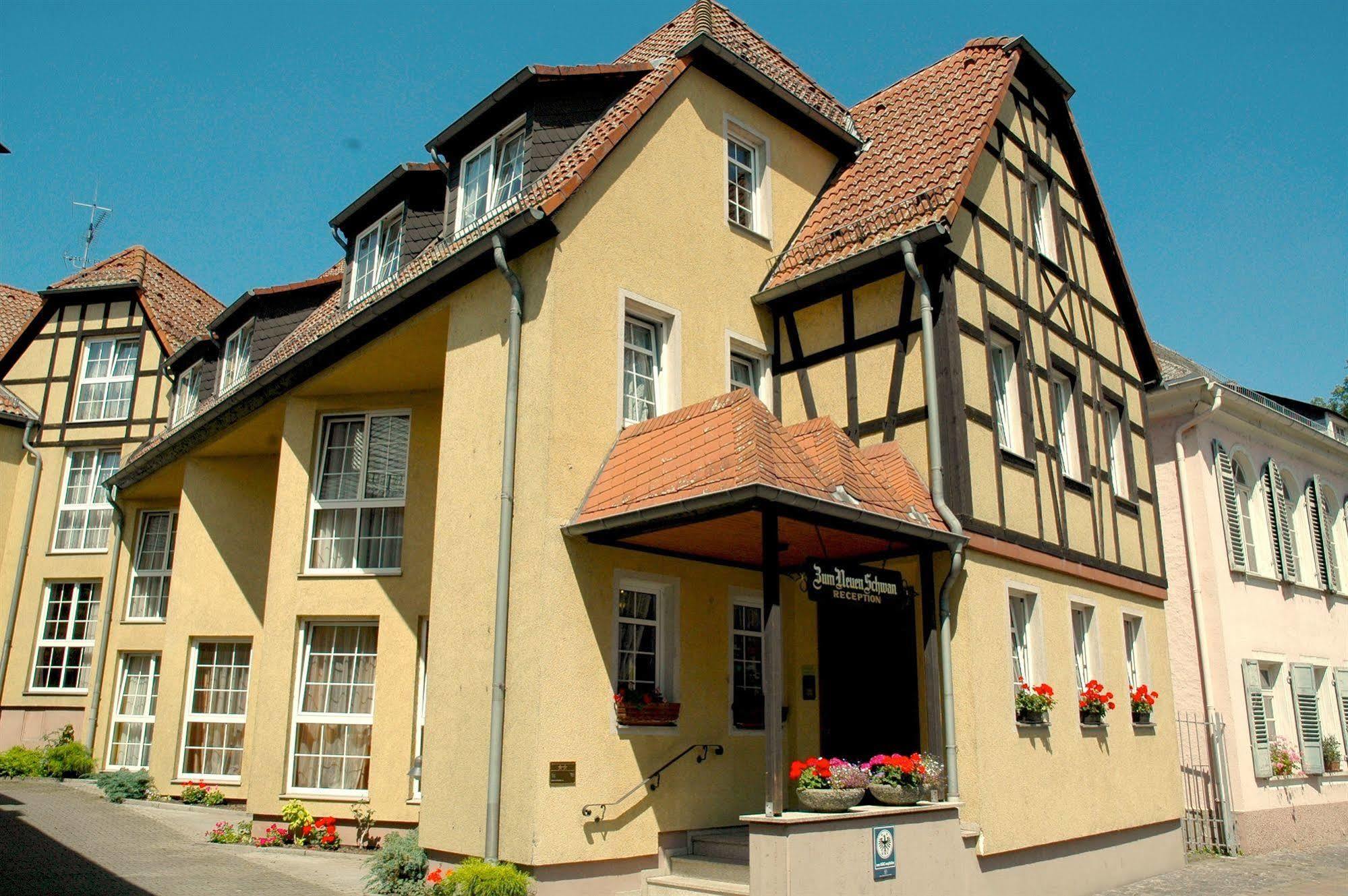 Hotel Zum Neuen Schwan Walluf Esterno foto