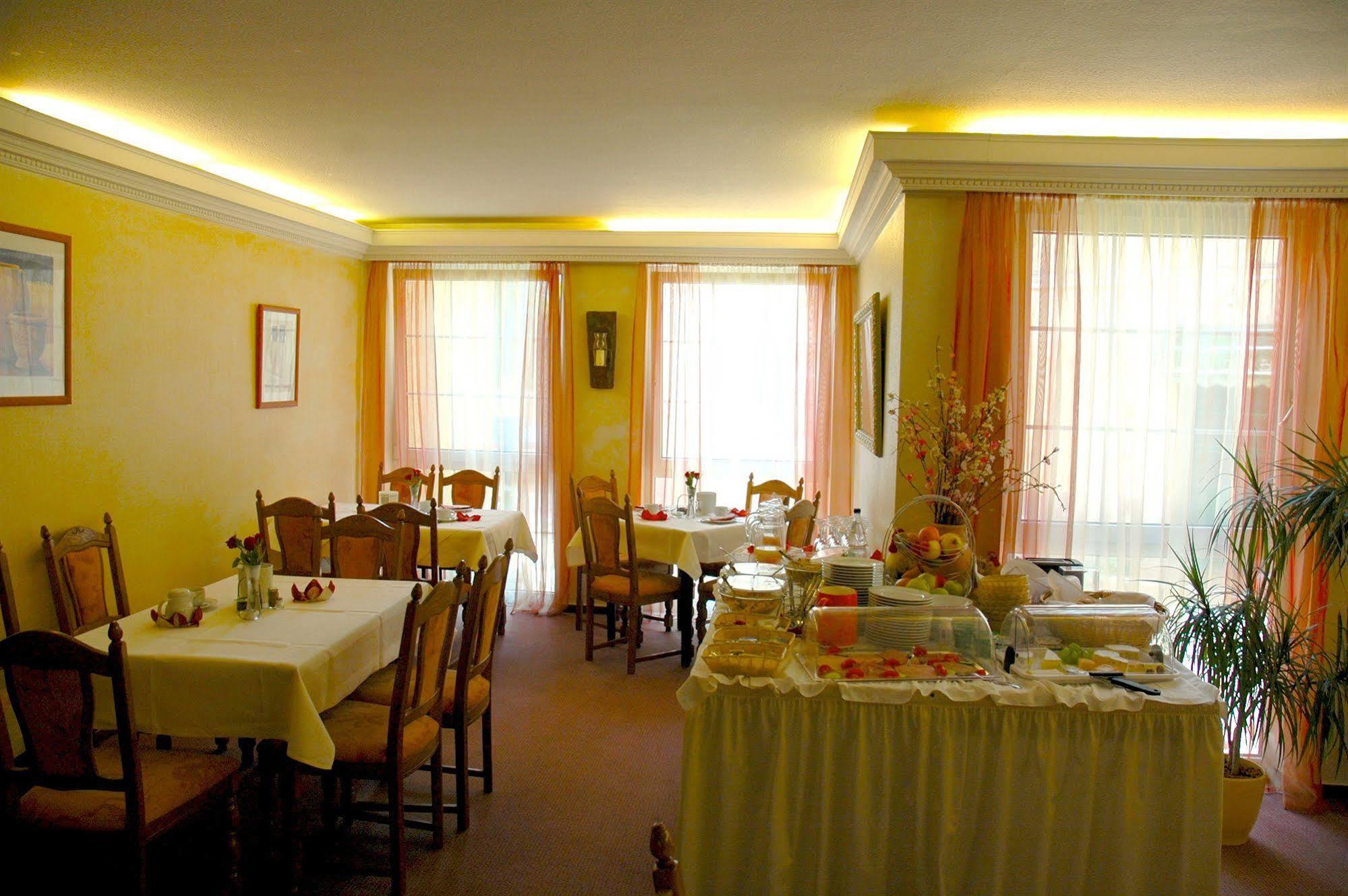 Hotel Zum Neuen Schwan Walluf Esterno foto
