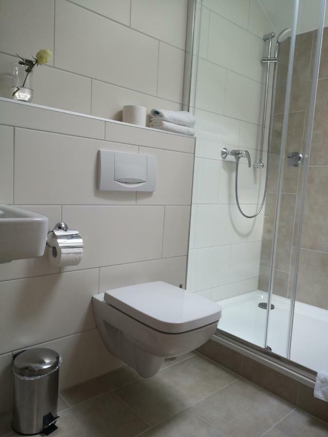 Hotel Zum Neuen Schwan Walluf Esterno foto