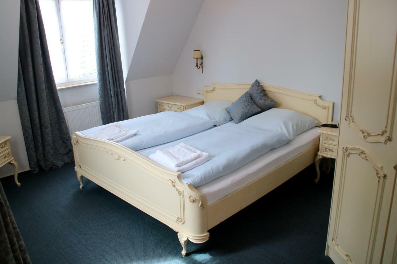 Hotel Zum Neuen Schwan Walluf Esterno foto